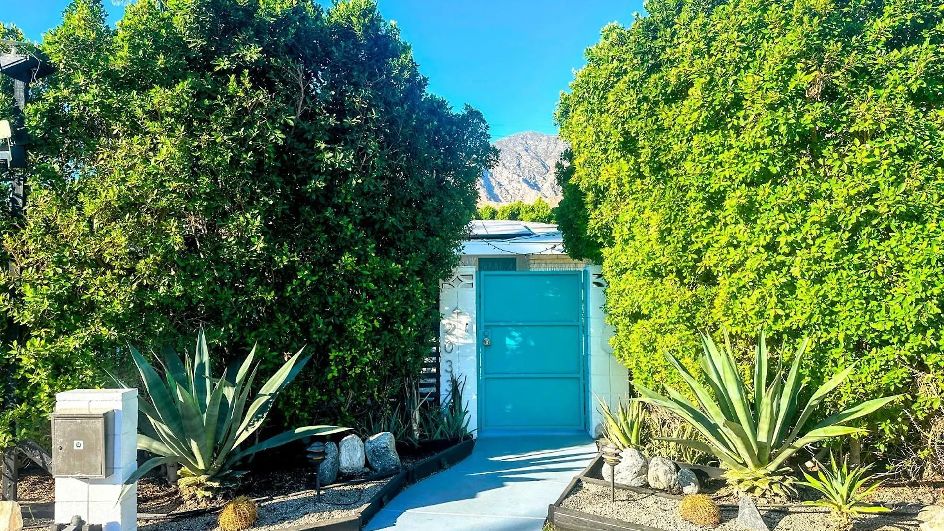 パーム・スプリングス The Twin Palms Art House - Vibrant, Design-Centric Oasis, 2 Mi To Downtownヴィラ 別荘